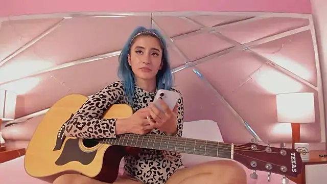 Snapshot of Lunapage chatting on 03-21-25, 07:13 Lunapage online show from 03-21-25, 07:13