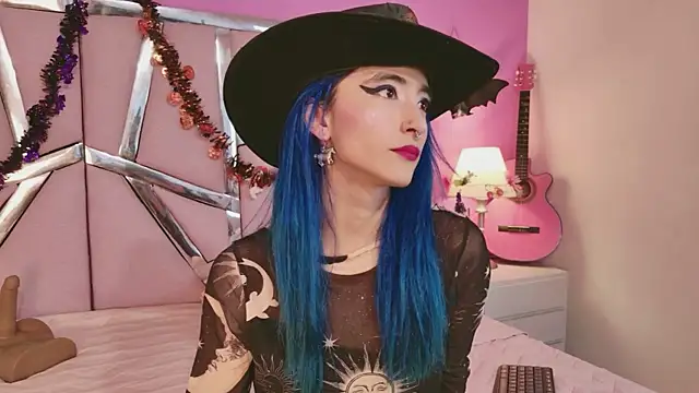 Snapshot of Lunapage chatting on 10-18-25, 08:44 Lunapage online show from 10-18-25, 08:44