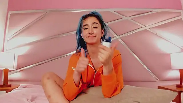 Snapshot of Lunapage chatting on 03-22-25, 10:26 Lunapage online show from 03-22-25, 10:26