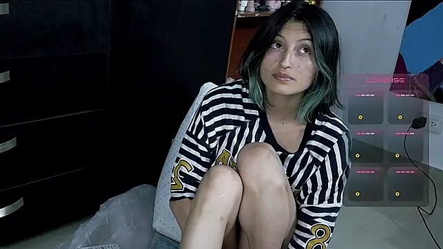 Snapshot of Camila---torres chatting on 05-18-26, 03:17 Camila---torres online show from 05-18-26, 03:17