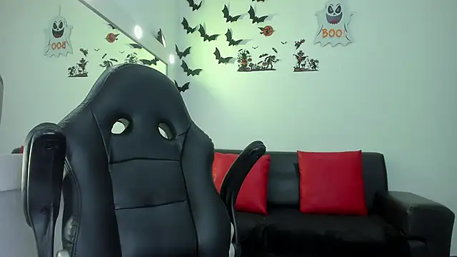 roxanne jones1 online show from 10-31-25, 09:22