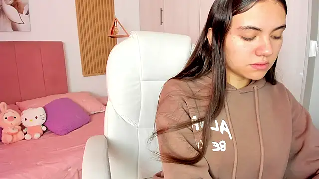 Snapshot of mia_nevaeh chatting on 02-21-25, 09:00 mia nevaeh online show from 02-21-25, 09:00