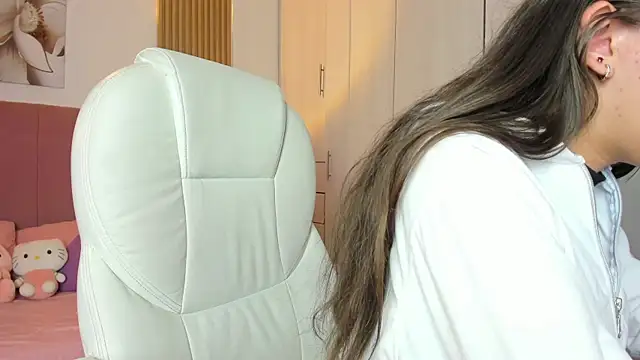 Snapshot of mia_nevaeh chatting on 03-07-25, 09:06 mia nevaeh online show from 03-07-25, 09:06
