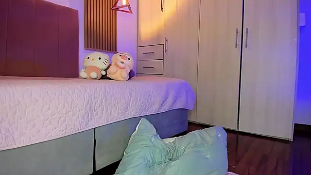 mia nevaeh online show from 11-20-25, 08:42