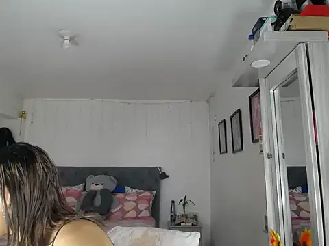 Corina hot online show from 09-24-25, 08:37