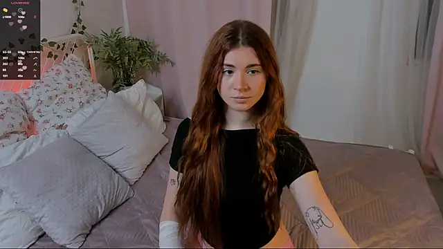 Snapshot of Freckle_Diyana chatting on 11-12-25, 05:06 Freckle Diyana online show from 11-12-25, 05:06