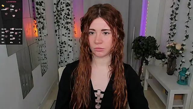 Snapshot of Freckle_Diyana chatting on 11-21-25, 04:28 Freckle Diyana online show from 11-21-25, 04:28