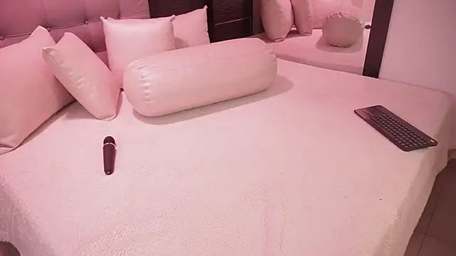 Bella TS  online show from 12-01-25, 10:10