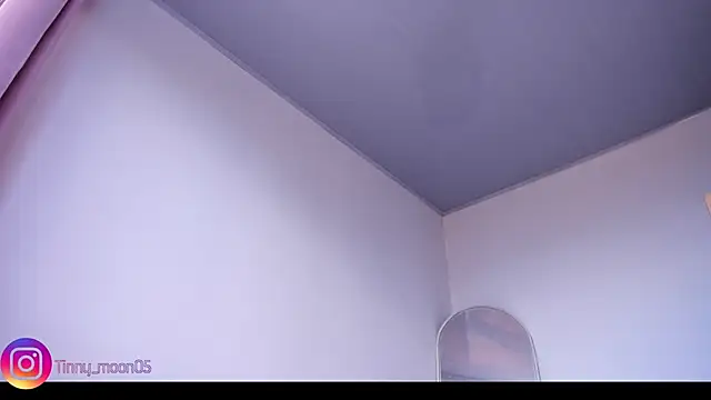 Snapshot of tinymoon- chatting on 10-02-25, 04:54 tinymoon- online show from 10-02-25, 04:54