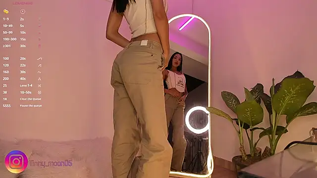 Snapshot of tinymoon- chatting on 03-19-25, 10:53 tinymoon- online show from 03-19-25, 10:53