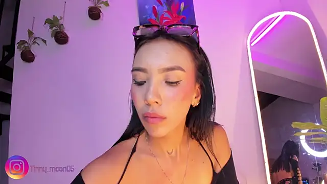 Snapshot of tinymoon- chatting on 03-07-25, 02:25 tinymoon- online show from 03-07-25, 02:25