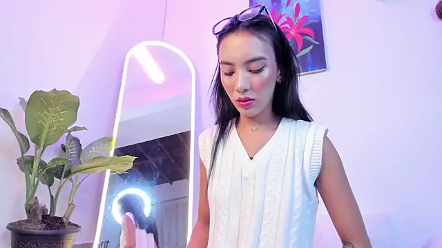 Snapshot of tinymoon- chatting on 02-27-25, 12:14 tinymoon- online show from 02-27-25, 12:14