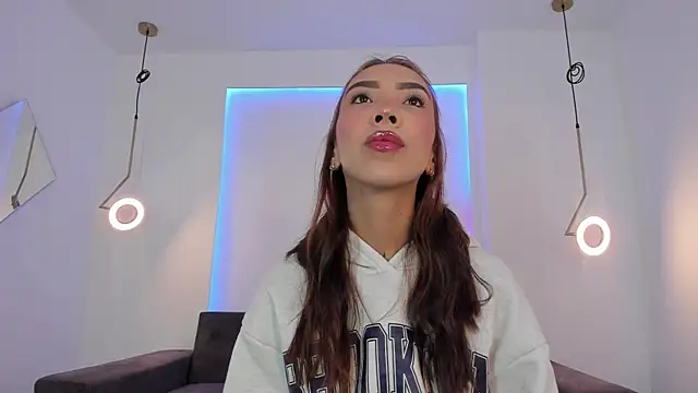 Snapshot of tinymoon- chatting on 02-11-25, 10:47 tinymoon- online show from 02-11-25, 10:47