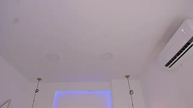 Snapshot of tinymoon- chatting on 02-04-25, 10:32 tinymoon- online show from 02-04-25, 10:32