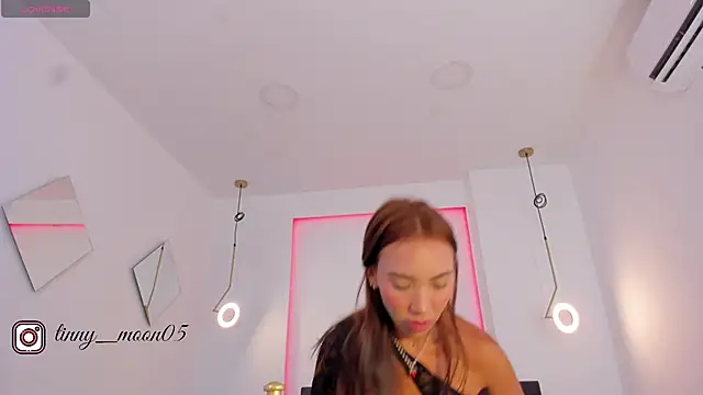 Snapshot of tinymoon- chatting on 02-03-25, 02:34 tinymoon- online show from 02-03-25, 02:34