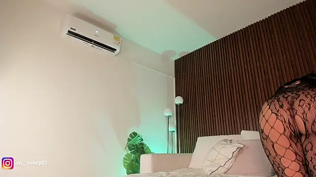 molly cams8 online show from 06-18-26, 01:04