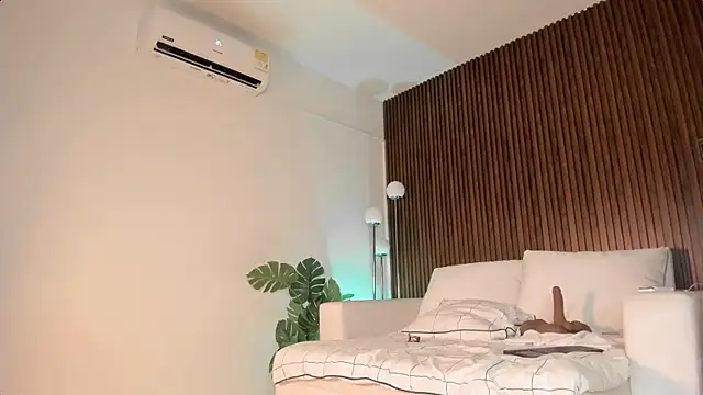 molly cams8 online show from 06-06-26, 10:37
