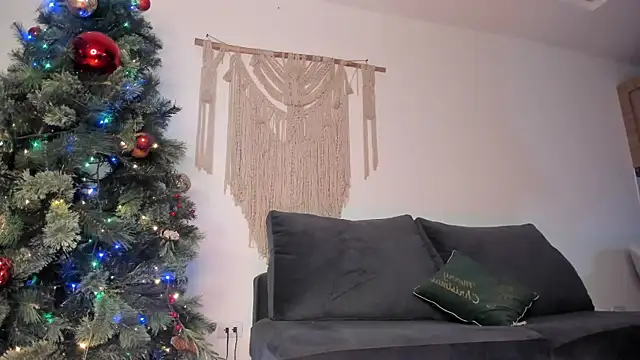 molly cams8 online show from 12-31-24, 01:57