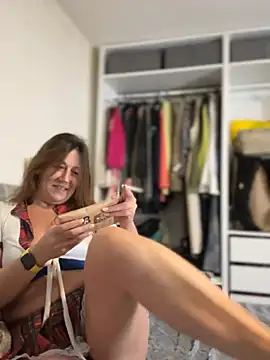 Snapshot of Sexyshysophia chatting on 12-17-24, 10:44 Sexyshysophia online show from 12-17-24, 10:44