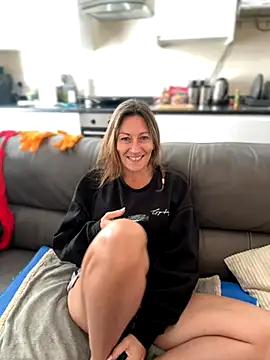 Snapshot of Sexyshysophia chatting on 09-29-25, 07:48 Sexyshysophia online show from 09-29-25, 07:48