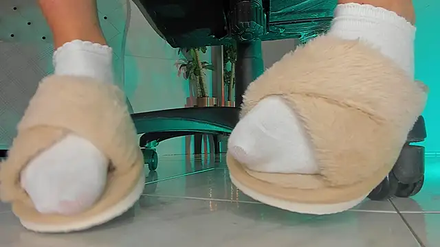 charlotte  grey online show from 12-20-25, 08:55