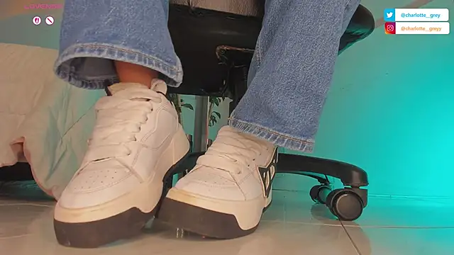 charlotte  grey online show from 10-27-25, 08:21