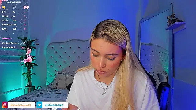 Snapshot of charlotte__grey chatting on 03-17-25, 11:02 charlotte grey online show from 03-17-25, 11:02