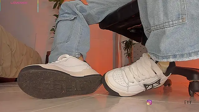 charlotte  grey online show from 11-15-25, 08:13