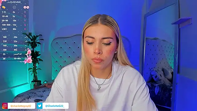 Snapshot of charlotte__grey chatting on 03-17-25, 07:58 charlotte grey online show from 03-17-25, 07:58