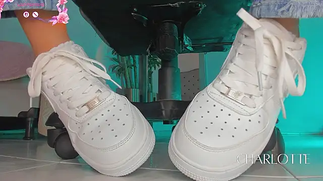 charlotte  grey online show from 02-25-26, 08:08