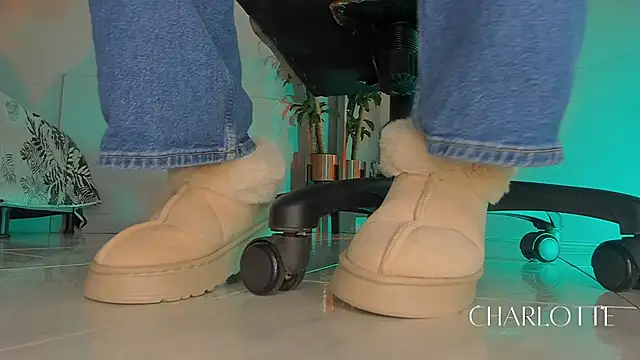 charlotte  grey online show from 11-21-25, 07:46