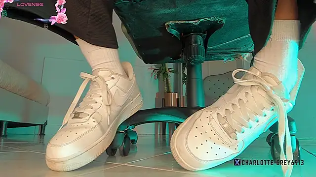 charlotte  grey online show from 11-28-25, 08:20