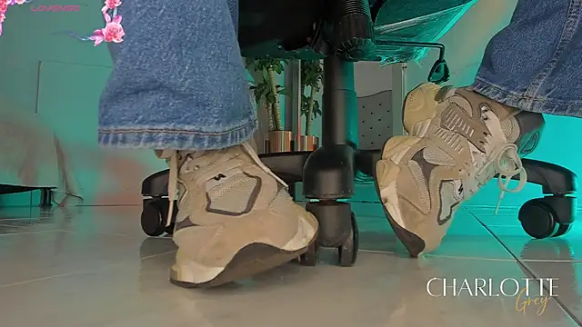 charlotte  grey online show from 12-04-25, 07:46