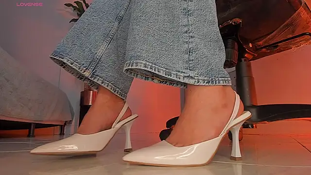 charlotte  grey online show from 11-13-25, 08:35