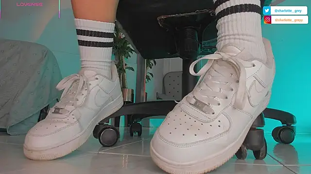 charlotte  grey online show from 11-04-25, 07:17