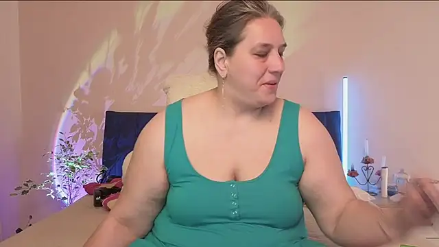 Snapshot of Niter chatting on 04-24-26, 03:14 Niter online show from 04-24-26, 03:14