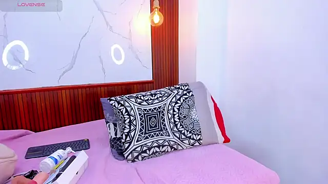 Mia thompson 19 online show from 04-12-26, 08:23