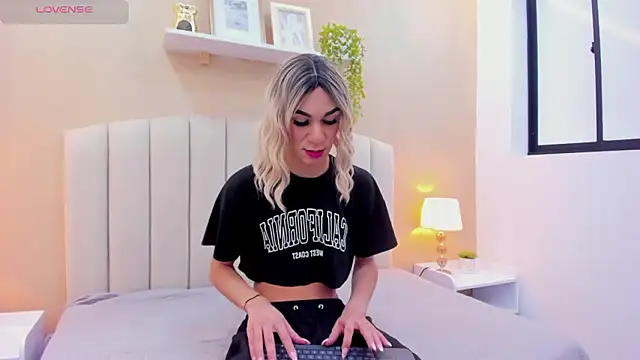 Mia thompson 19 online show from 03-13-26, 08:03