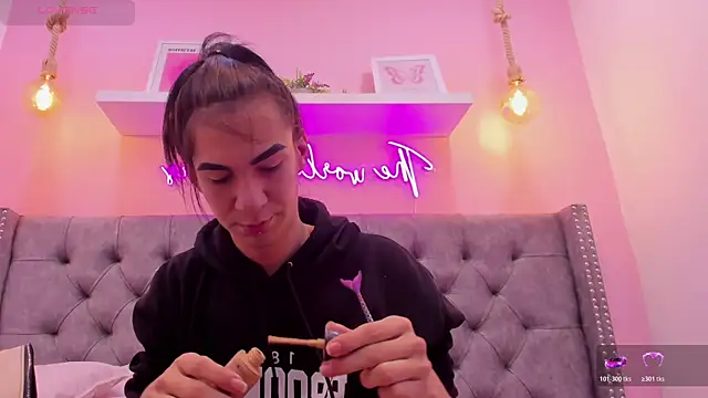 Mia thompson 19 online show from 11-05-25, 02:09