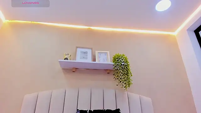 Mia thompson 19 online show from 02-16-26, 07:01