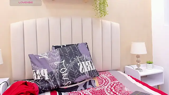 Mia thompson 19 online show from 02-10-26, 07:35