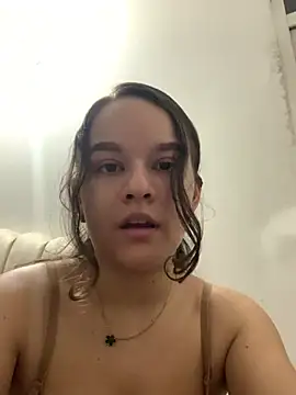 Snapshot of Sophie_milk chatting on 03-23-25, 02:37 Sophie milk online show from 03-23-25, 02:37