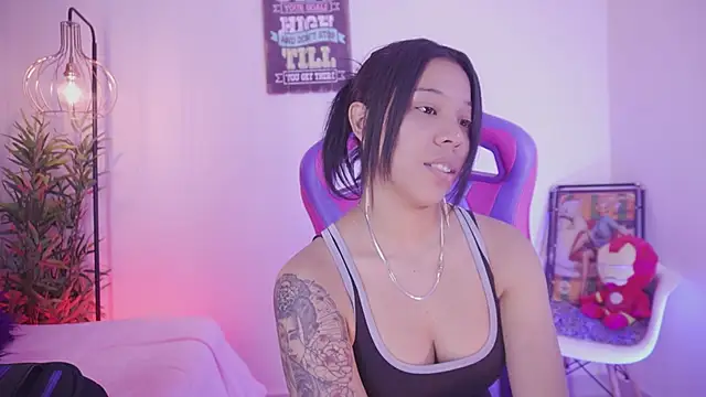 madelyn rose  online show from 11-25-25, 02:12