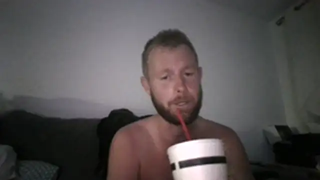 Snapshot of W1LBURN chatting on 06-05-26, 05:12 W1LBURN online show from 06-05-26, 05:12