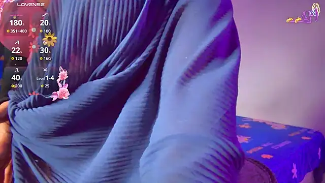 Snapshot of Azhagiya_Alai chatting on 10-13-25, 03:30 Azhagiya Alai online show from 10-13-25, 03:30