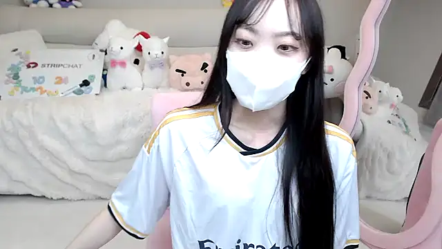 momo room online show from 10-24-25, 10:47