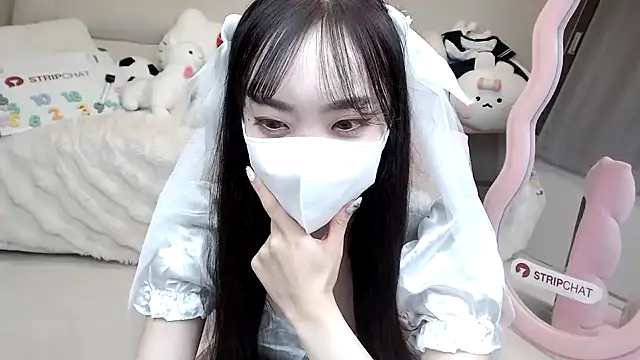 momo room online show from 10-18-25, 11:01