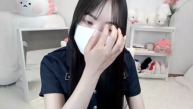 Snapshot of momo_room chatting on 05-17-26, 11:32 momo room online show from 05-17-26, 11:32