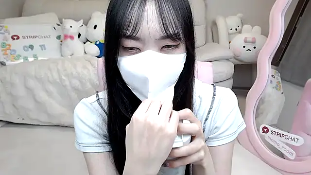 momo room online show from 09-11-25, 10:37