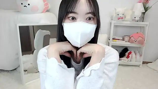 Snapshot of momo_room chatting on 05-04-26, 12:30 momo room online show from 05-04-26, 12:30